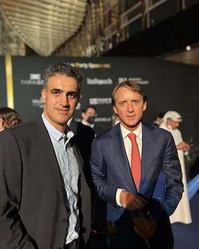 Mehran Rowshan with Roberto Mancini at the Dubai Globe Soccer Awards 2021
