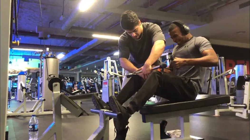 Coaching a client on the seated cable row